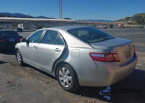 2007 Toyota Camry Le z USA, uszkodzony, nr VIN 4T1BE46K27U194832